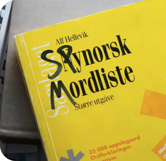 the Nynorsk dictionary, with quite a normal defacing: Nynorsk Ordliste, written into Spynorsk Mordliste – meaning something like “vomit Norwegian murder list”.